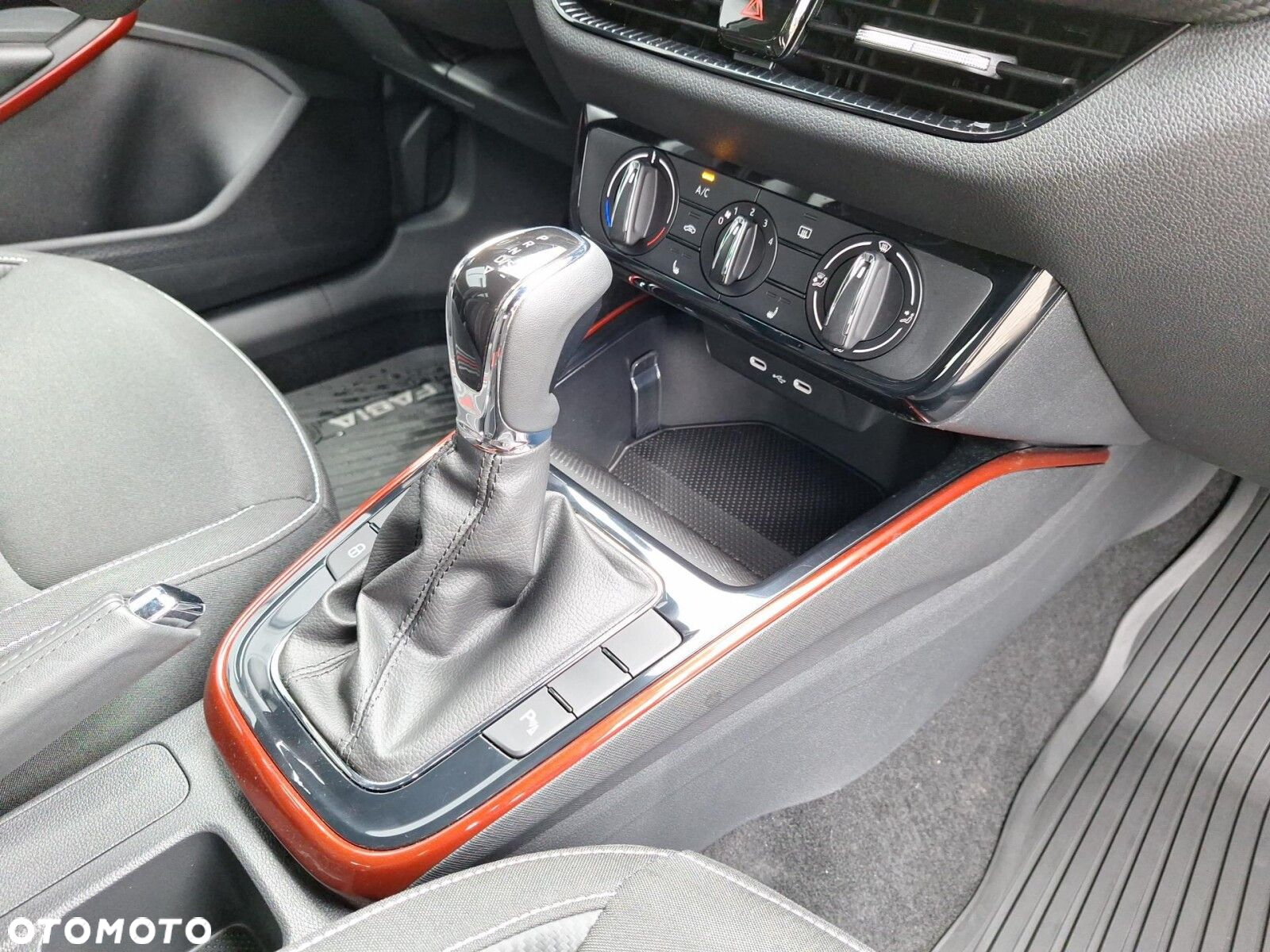 Skoda Fabia 1.0 TSI Monte Carlo DSG - 32
