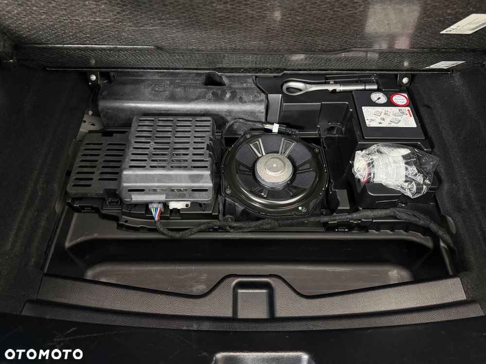 Mercedes-Benz CLA 250 E AMG Line 8G-DCT - 34