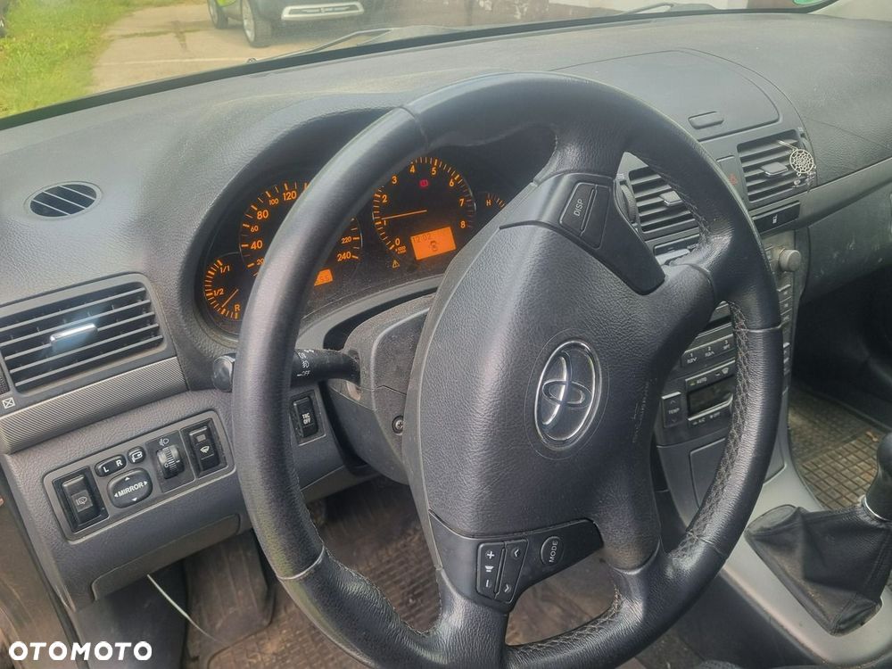 Toyota Avensis - 9