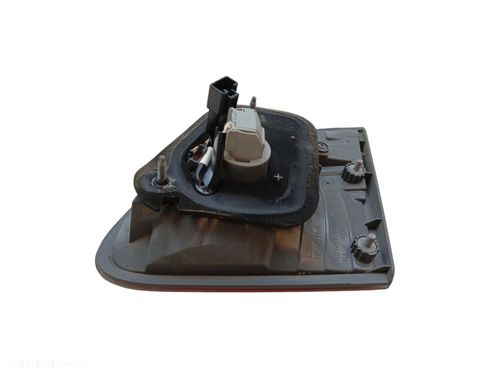LAMPA LEWY TYŁ W KLAPE TOYOTA AVENSIS T27 LIFT (2012-2015) 1.8 VALVEMATIC 147KM - 4