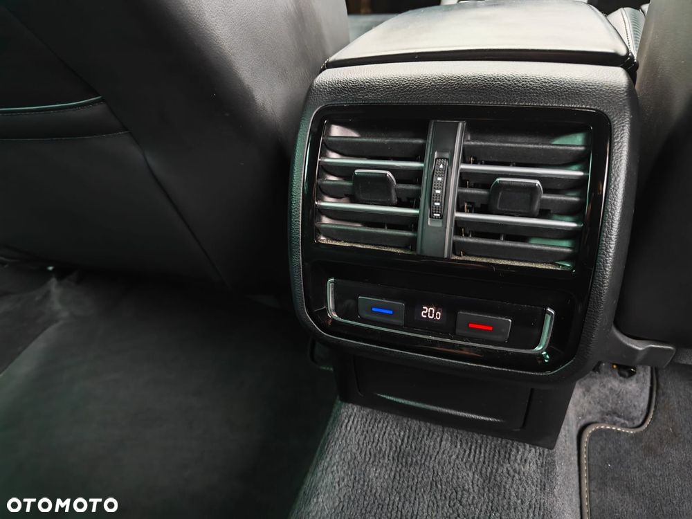 Volkswagen Passat - 31