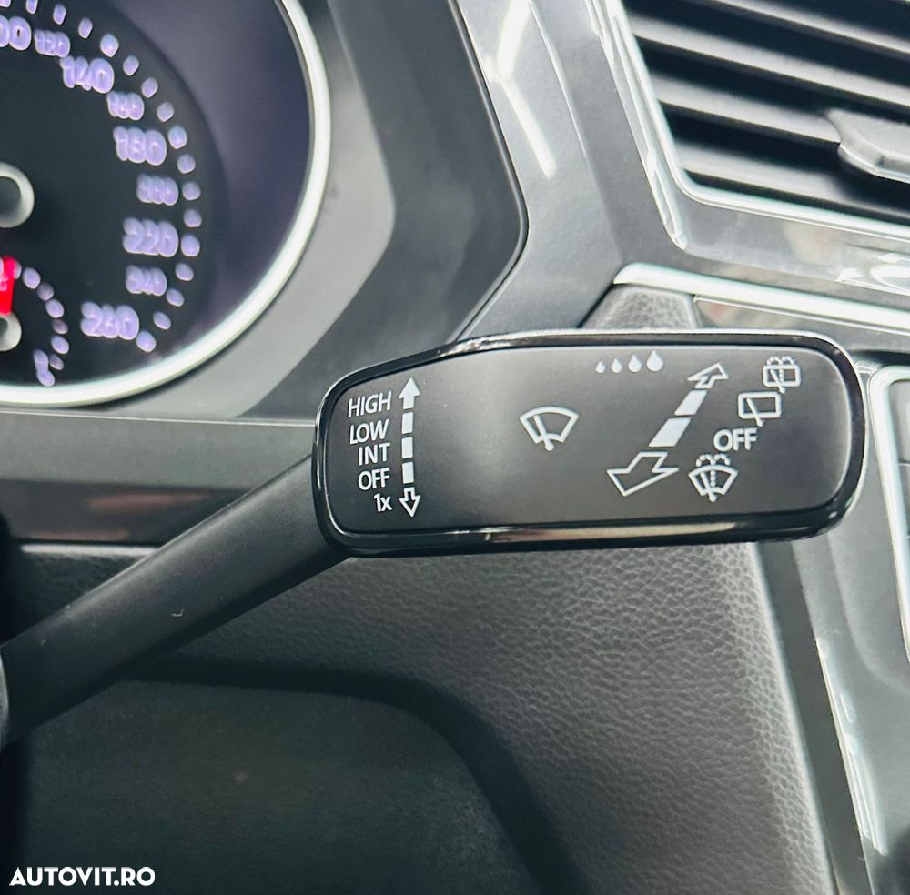 Volkswagen Tiguan - 32