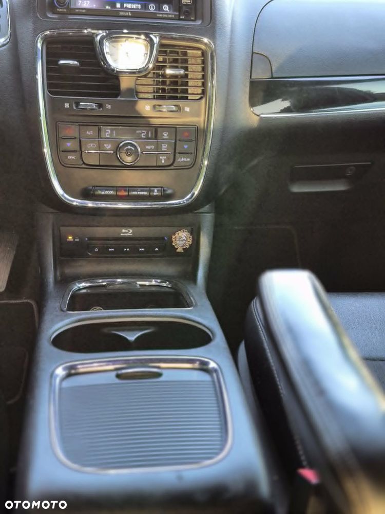 Chrysler Town & Country 3.6 Limited - 4