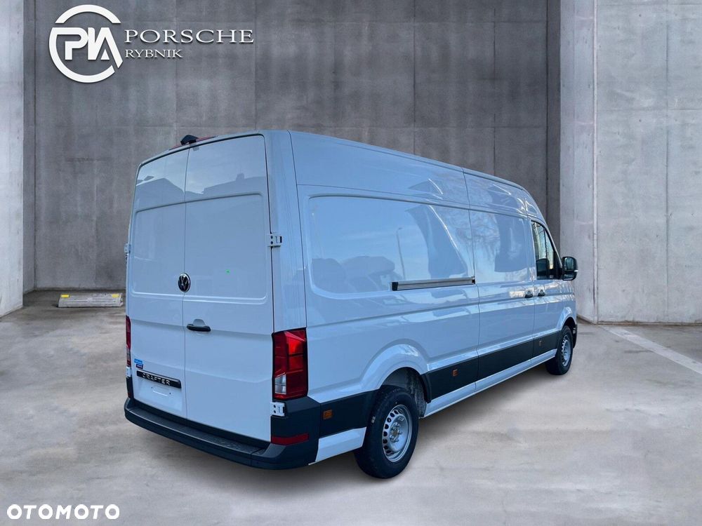 Volkswagen Crafter 35 Furgon z wysokim dachem silnik: 2,0 l EU6 SCR 140 KM / skrzynia biegów: Przedni napęd manualna 6-biegowa rozstaw osi: 4490 mm - 5