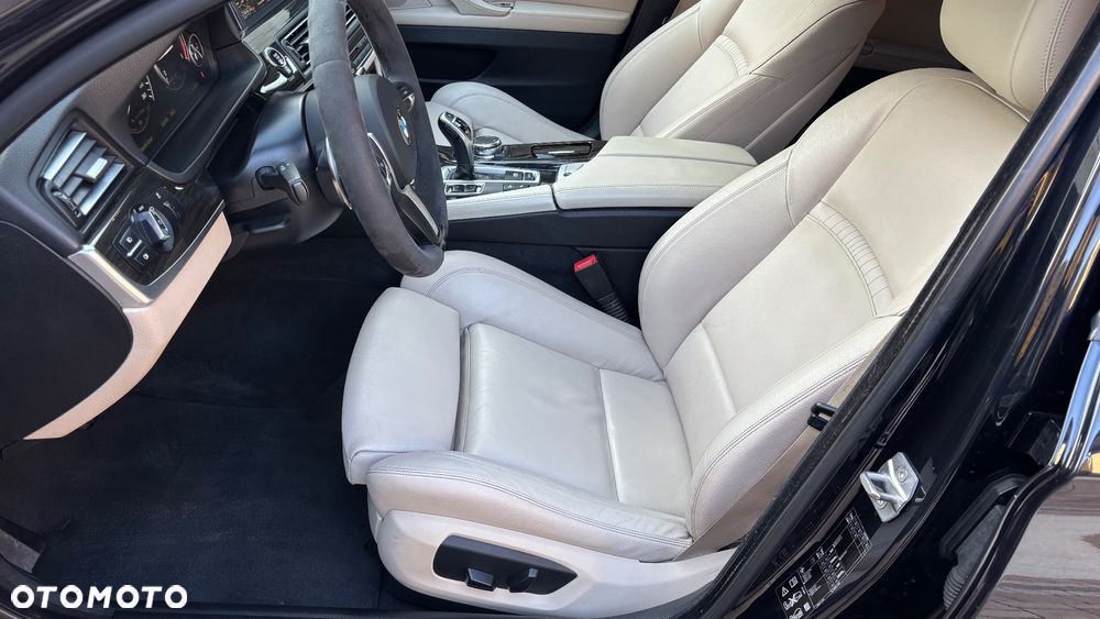 BMW Seria 5 525d xDrive - 32