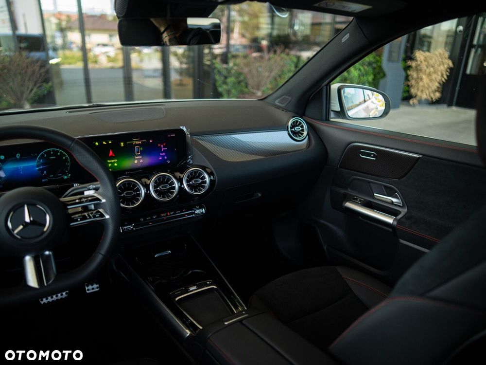 Mercedes-Benz GLA - 15