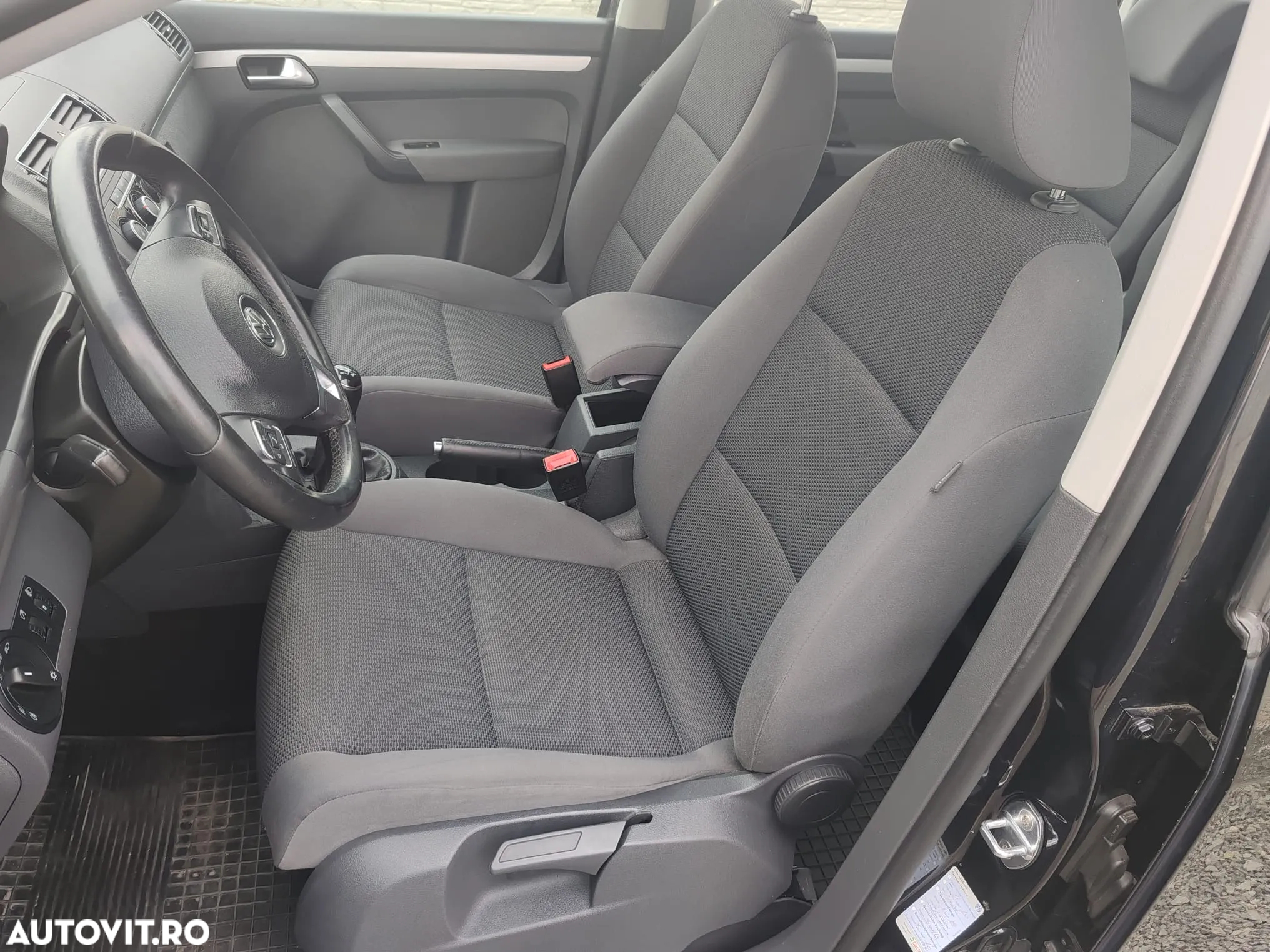 Volkswagen Touran - 10