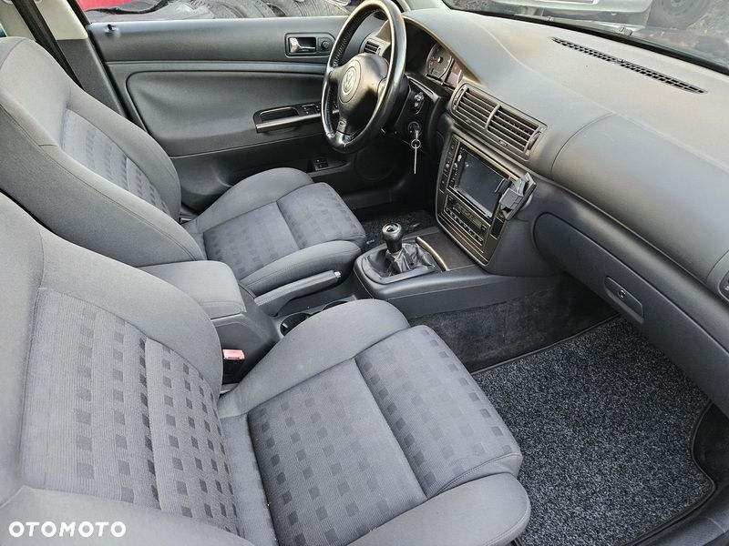 Volkswagen Passat - 5