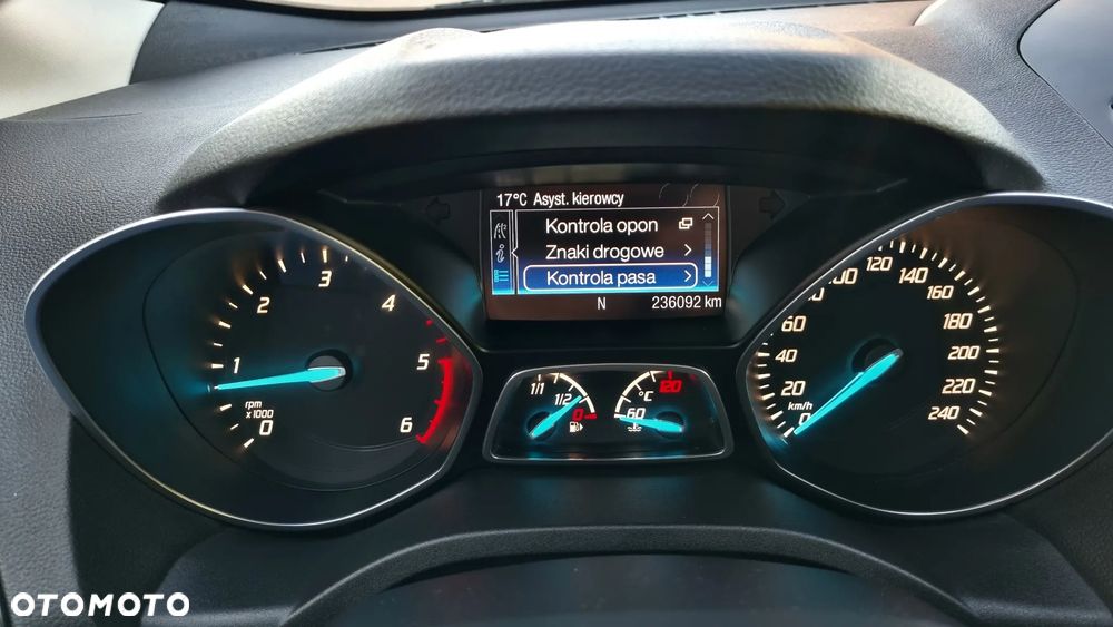 Ford Kuga 2.0 TDCi 2x4 Titanium - 26