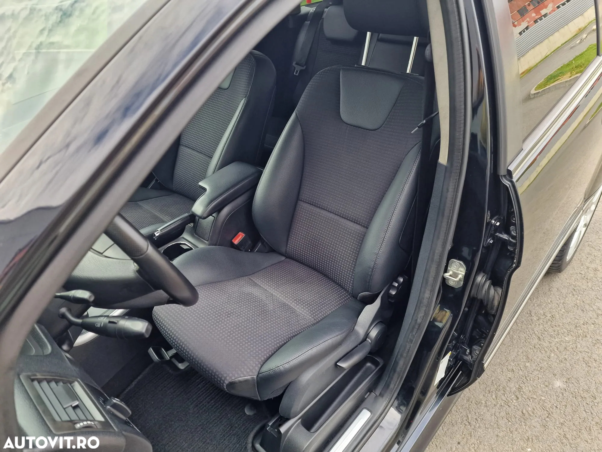 Mercedes-Benz B - 12