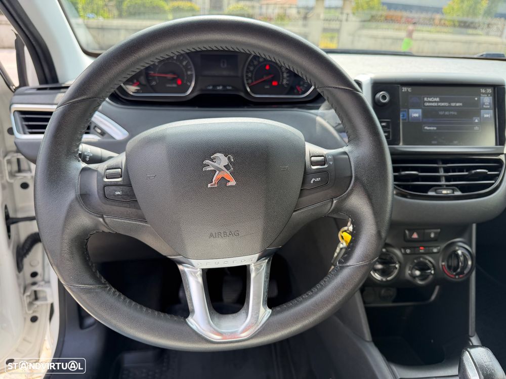 Peugeot 208 82 VTI Style — fotografia 22