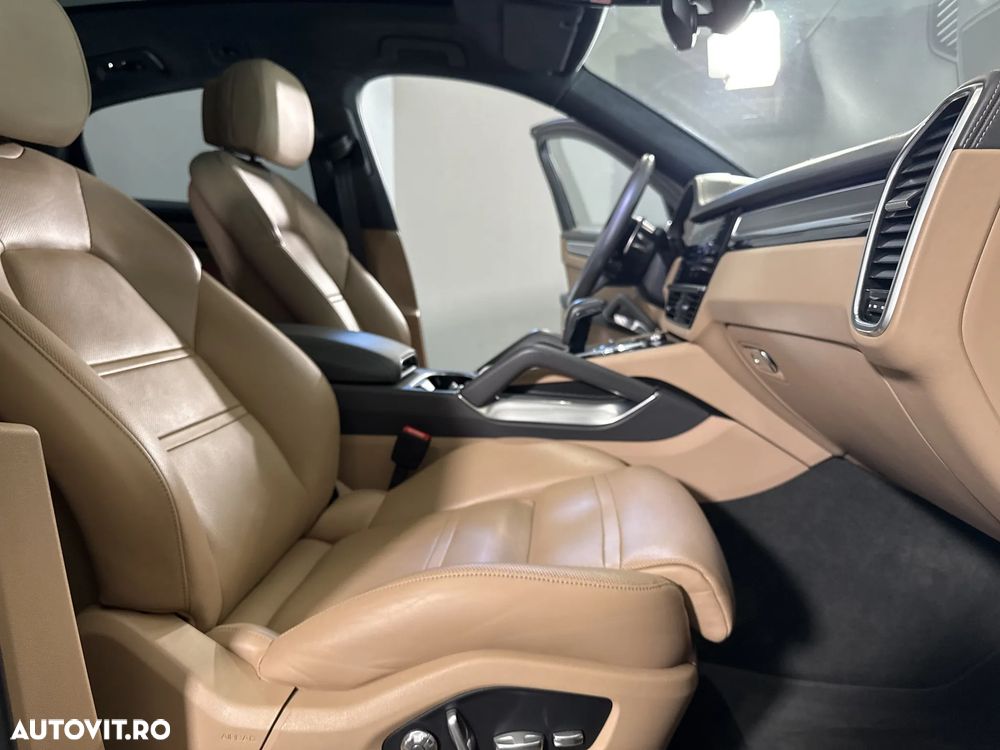Porsche Cayenne Coupe - 12