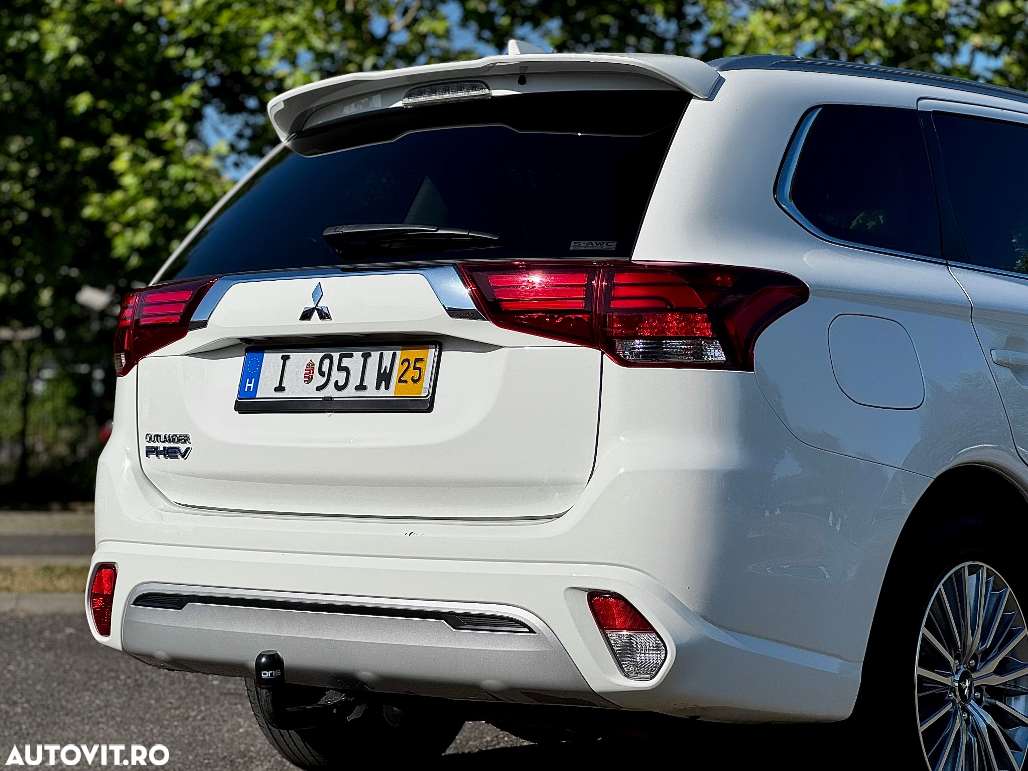 Mitsubishi Outlander - 40