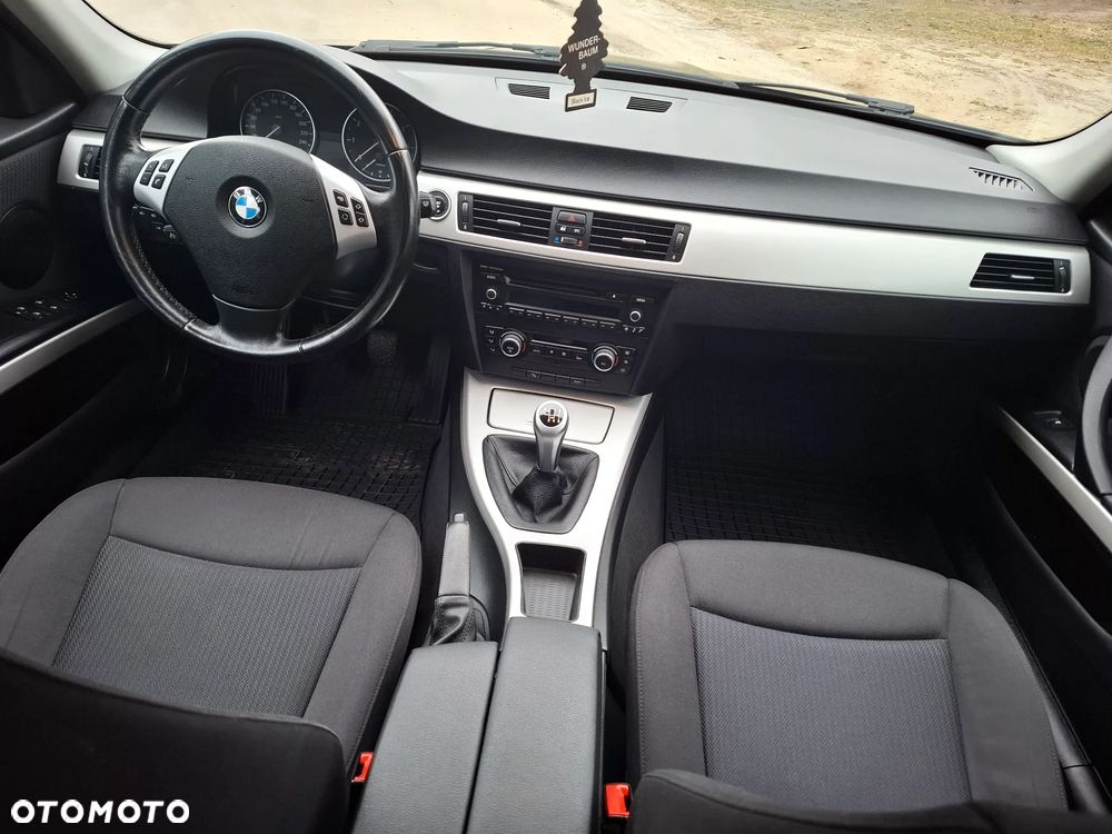 BMW Seria 3 318i - 19