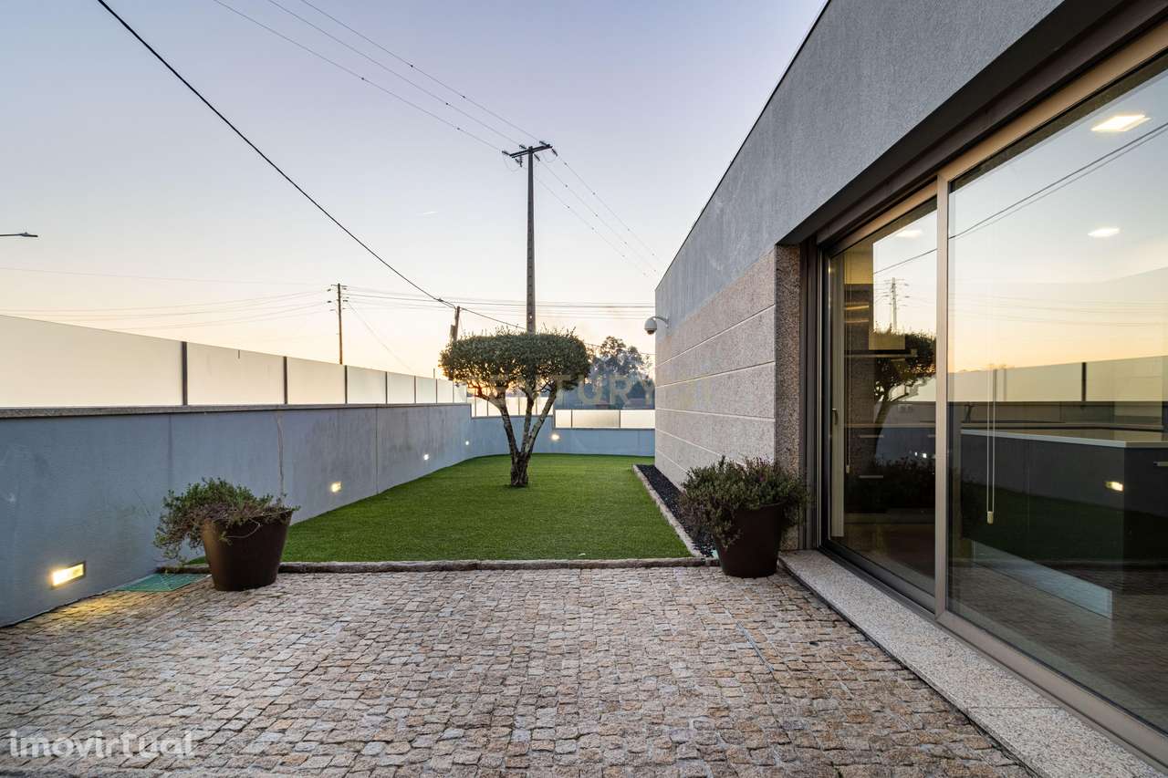 Moradia T3+1 com piscina - Santa Maria da Feira - Grande imagem: 5/46