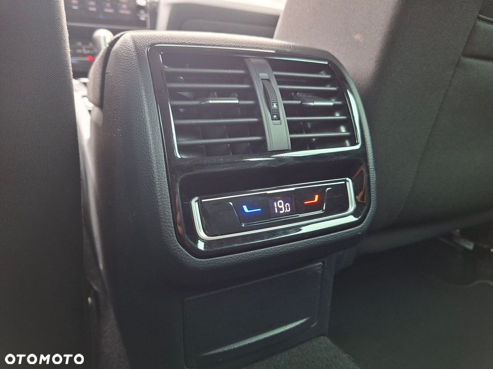 Volkswagen Passat - 15