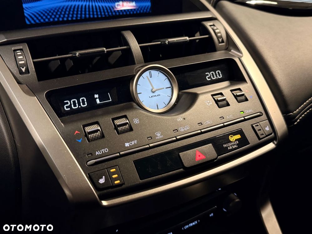 Lexus NX 300h Business Edition AWD - 11