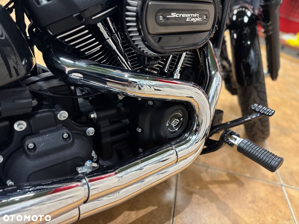 Harley-Davidson Softail Street Bob - 16