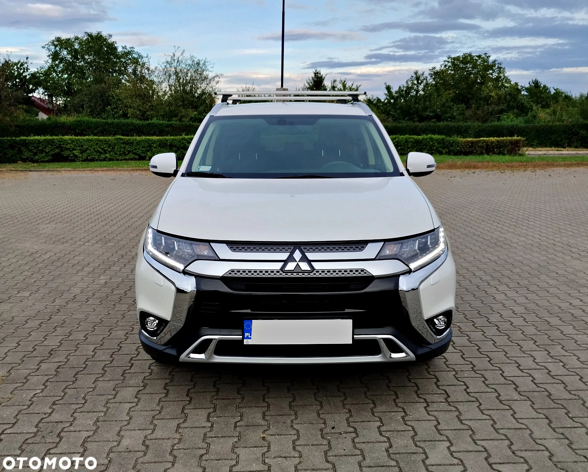 Mitsubishi Outlander 2.0 Intense + Navi 4WD CVT - 3