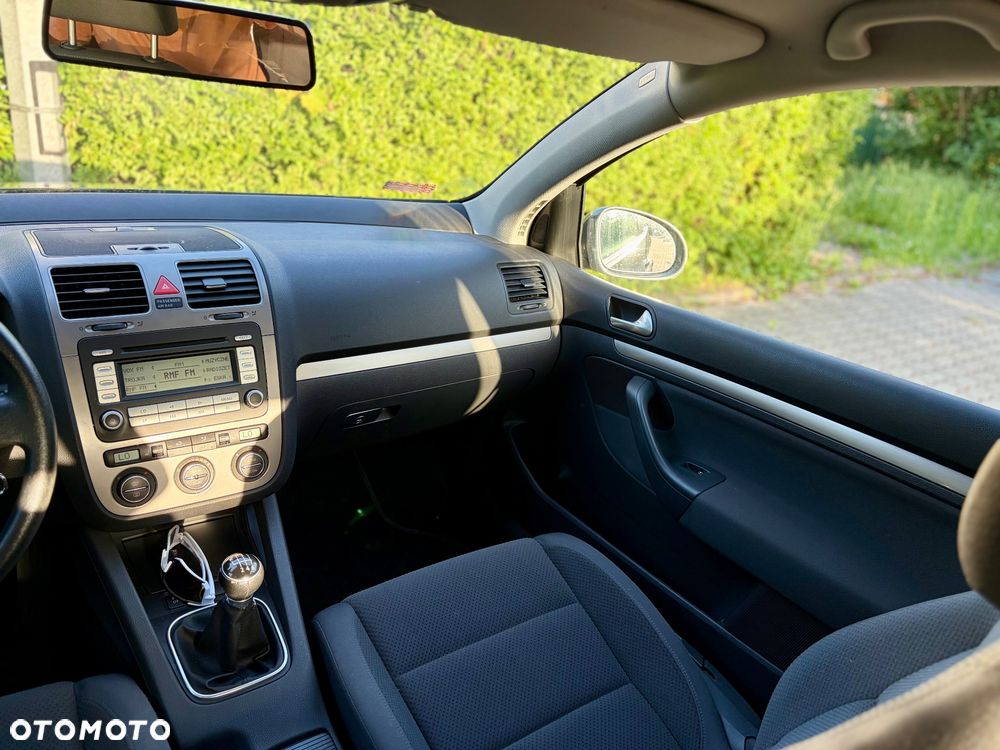 Volkswagen Golf 1.6 FSI Comfortline - 14