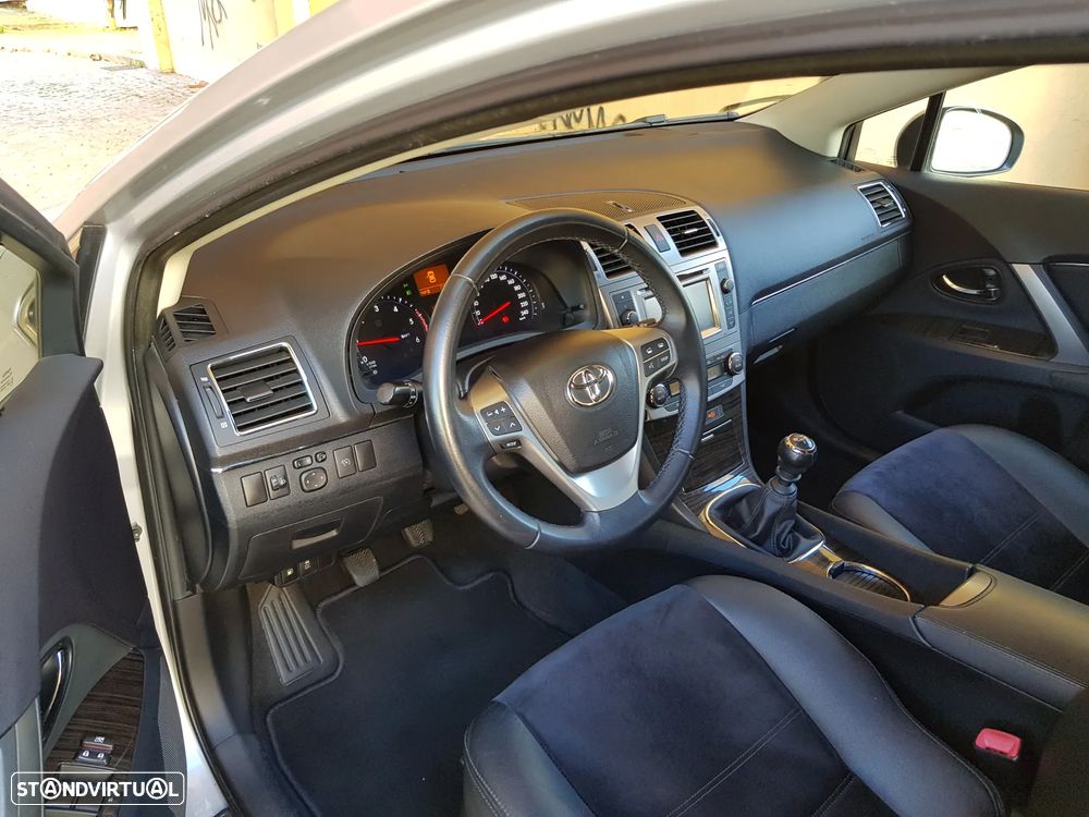 Toyota Avensis SW 2.0 D-4D Luxury+Navi - 13