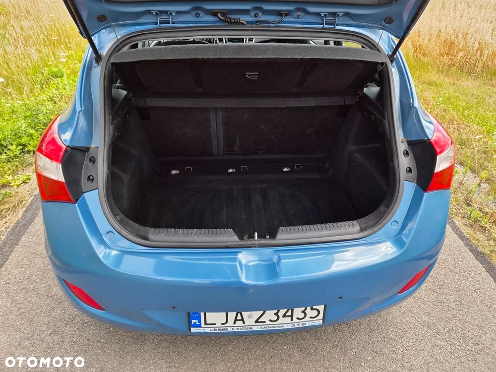 Hyundai i30 blue 1.6 CRDi Classic Navigation - 11