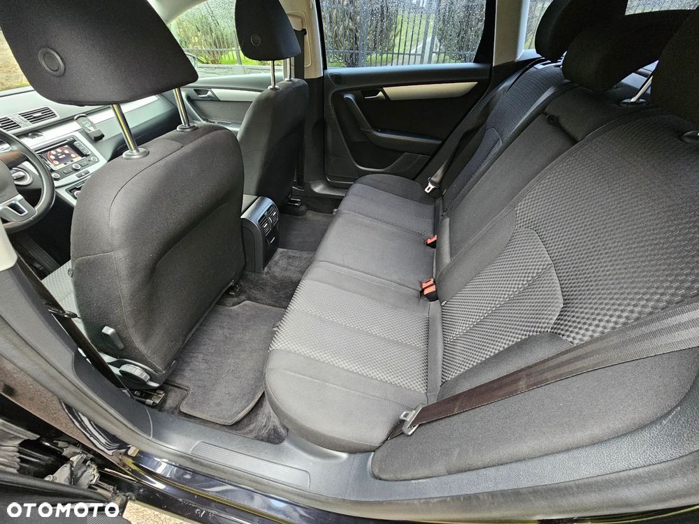 Volkswagen Passat 2.0 TDI DPF BlueMotion Technology Comfortline - 11