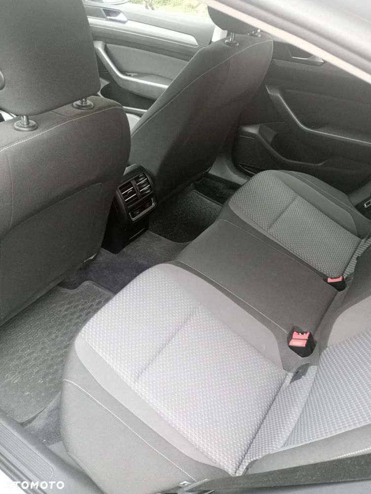Volkswagen Passat 1.6 TDI BMT Trendline - 5