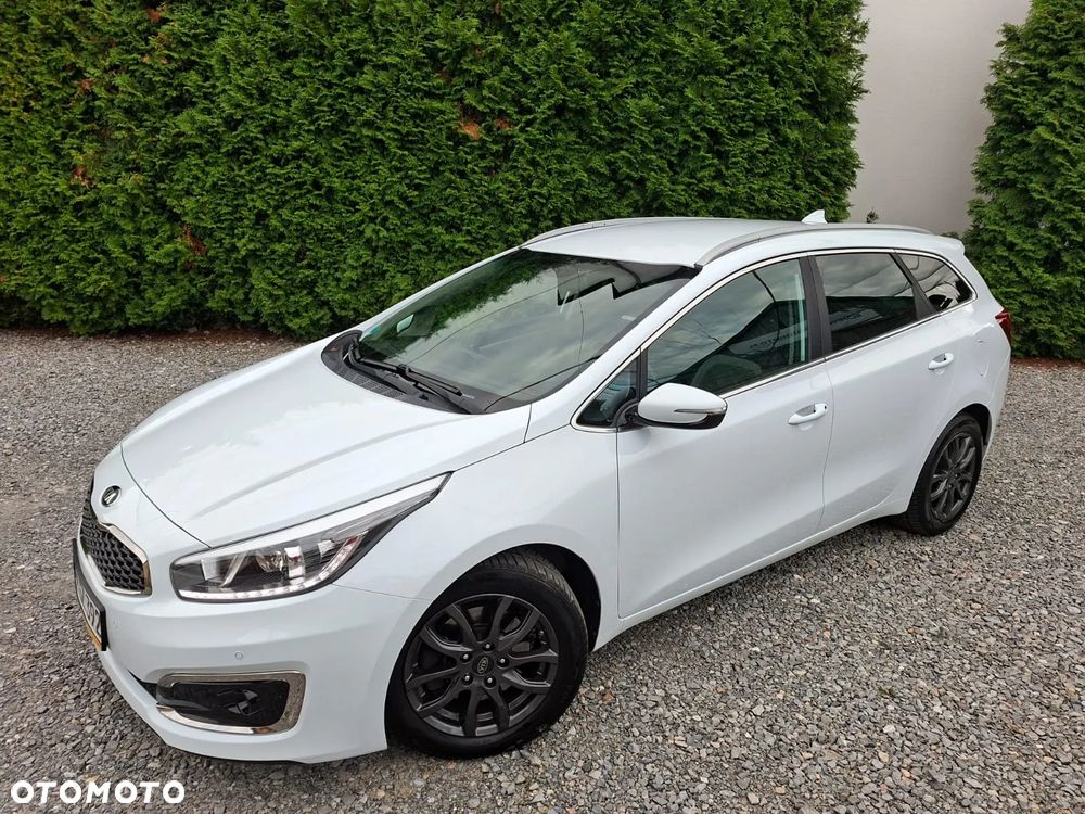 Kia Ceed 1.6 GDI DCT SW Platinum Edition - 28
