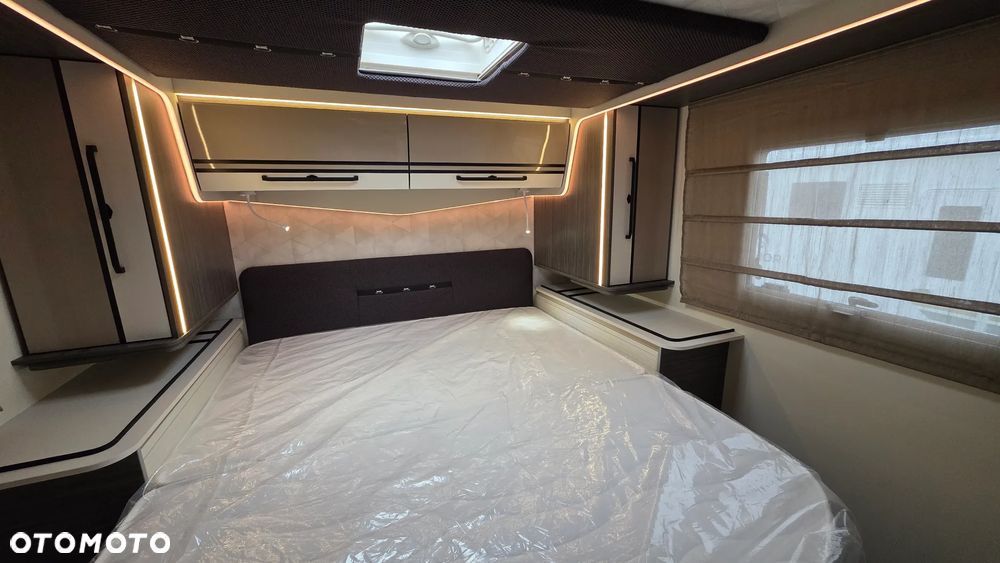 McLOUIS NEVIS 879 - INTEGRA - KAMPER - 21