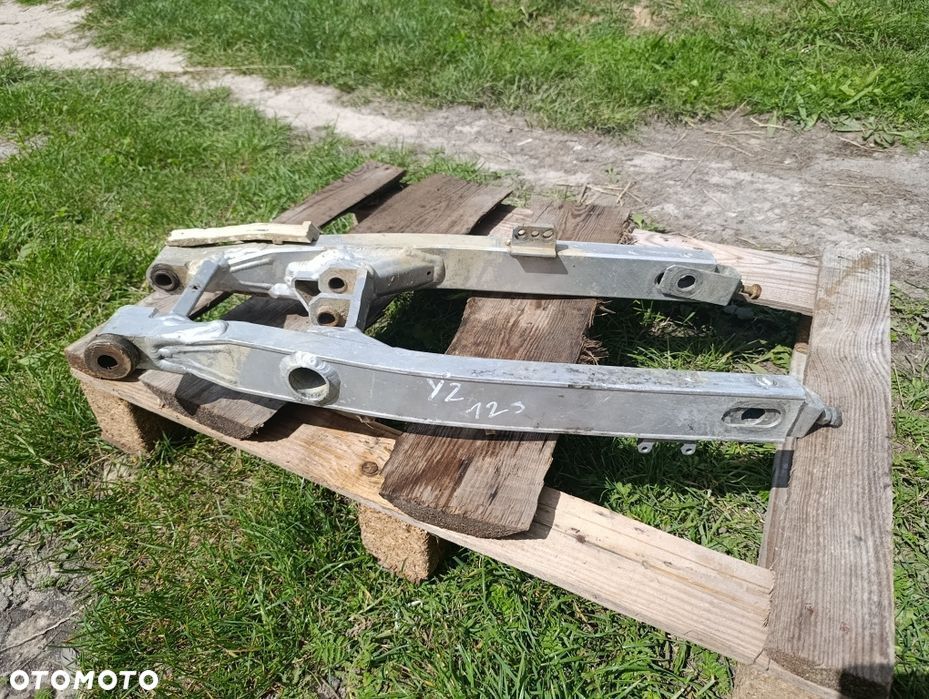 Wahacz Yamaha YZ 125 tył tylni tyl amortyzator prowadnica cross BG - 1