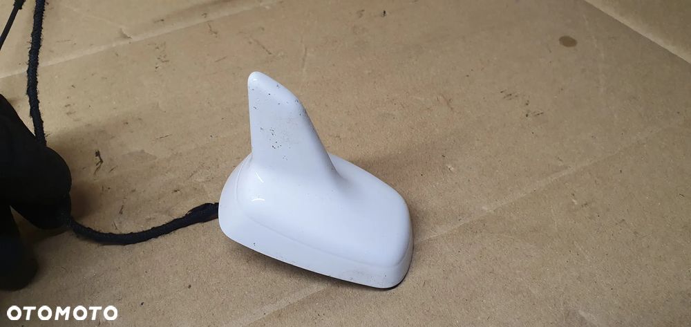 Antena dachowa radia rekin Audi A4 B8 8K5035503D - 5