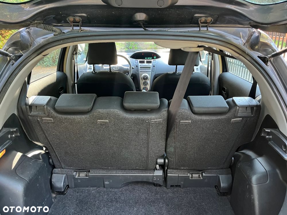Toyota Yaris - 15