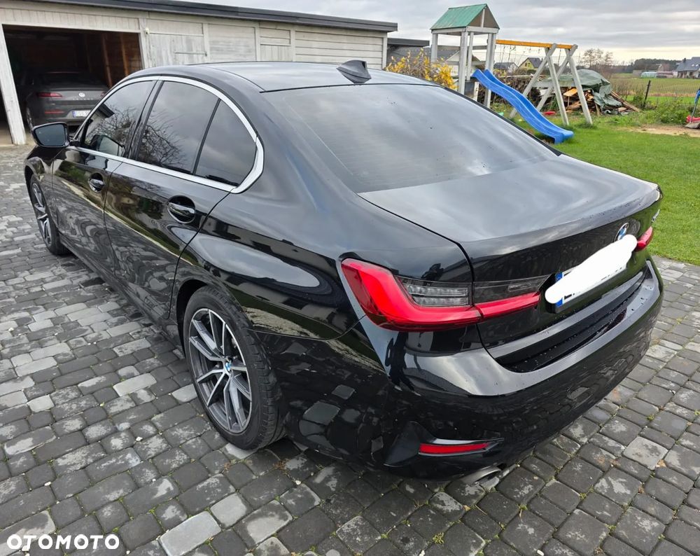 BMW Seria 3 330i Sport - 9