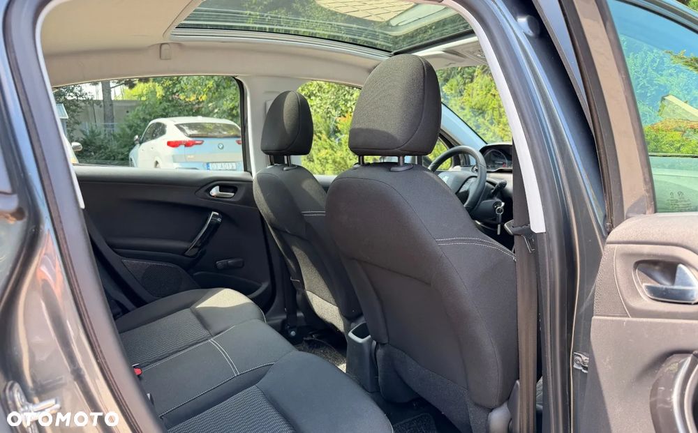 Peugeot 208 1.2 PureTech Allure - 17