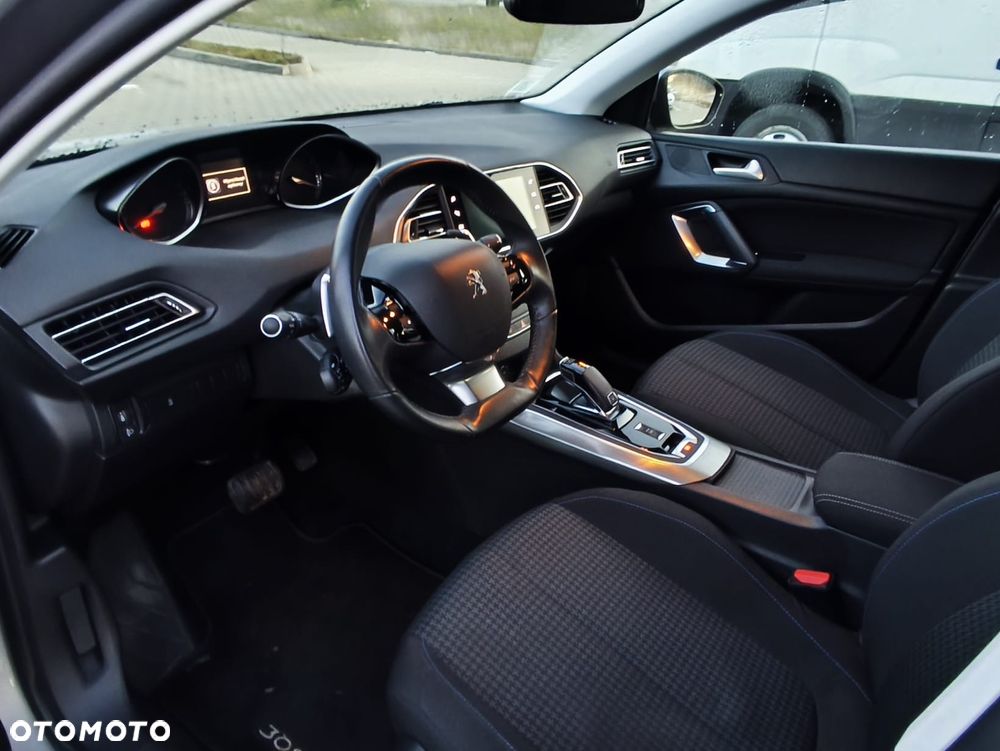 Peugeot 308 1.2 PureTech Allure S&S EAT8 - 11