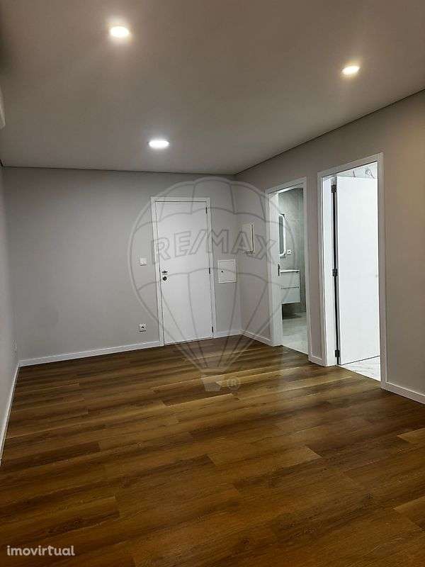 Apartamento T1 para arrendamento - Grande imagem: 2/16