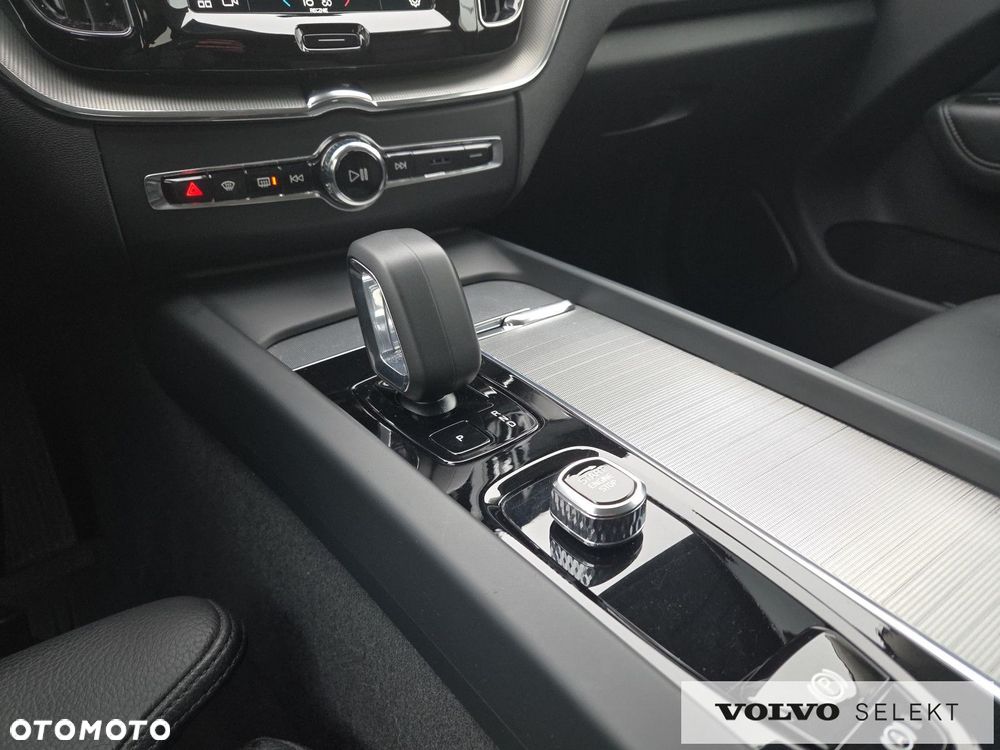 Volvo XC 60 B5 B AWD Plus Dark - 25