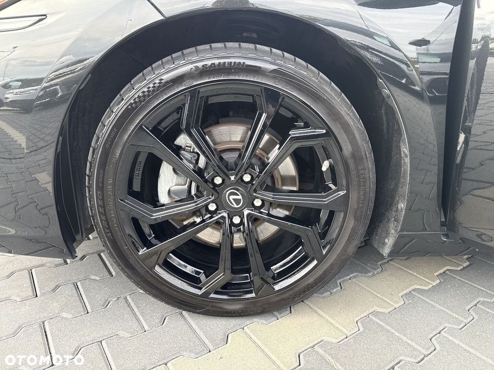 Lexus ES 300h F Sport Edition - 9