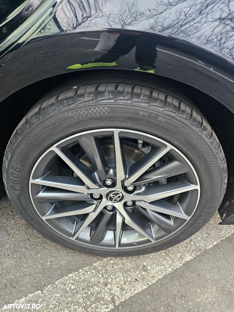 Toyota Camry Executive - 24