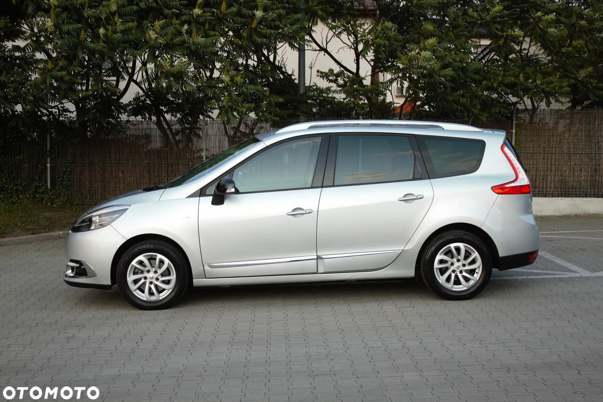 Renault Scenic ENERGY TCe 130 BOSE EDITION - 8