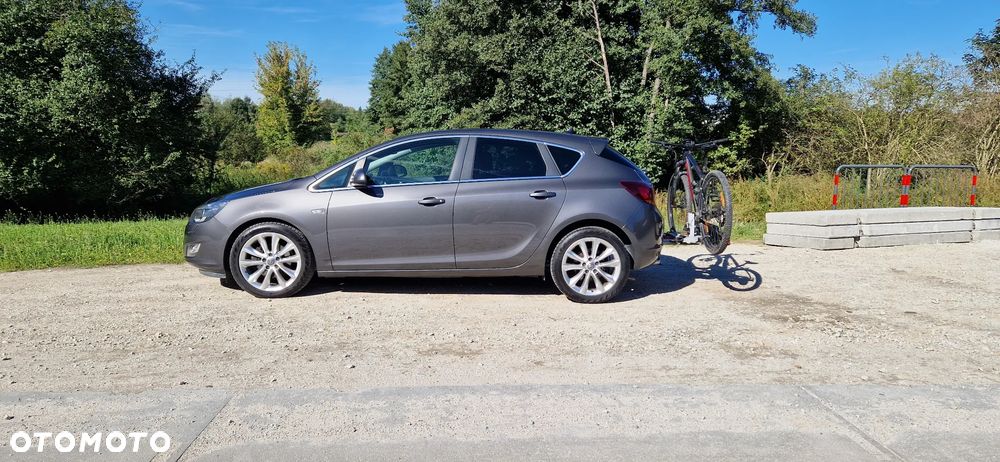 Opel Astra 2.0 CDTI Cosmo - 2