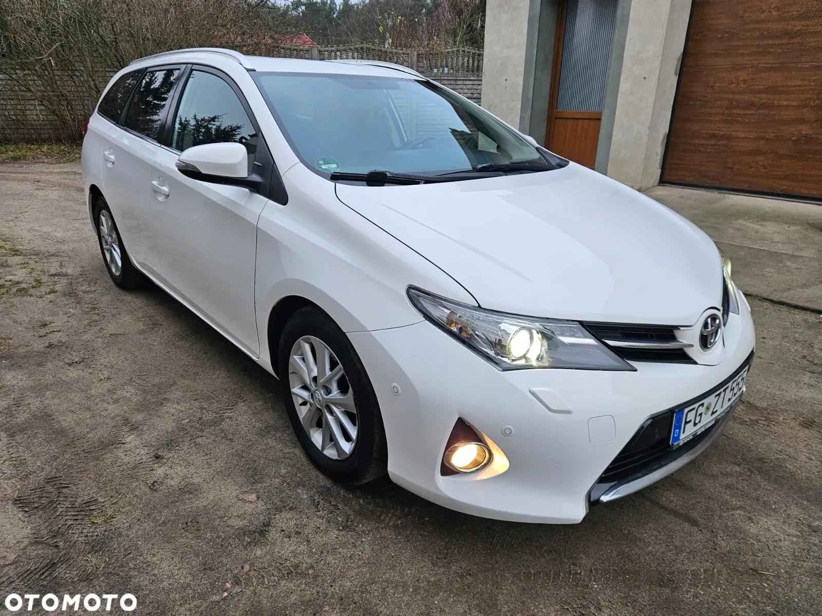 Toyota Auris 1.4 D-4D Touring Sports - 2