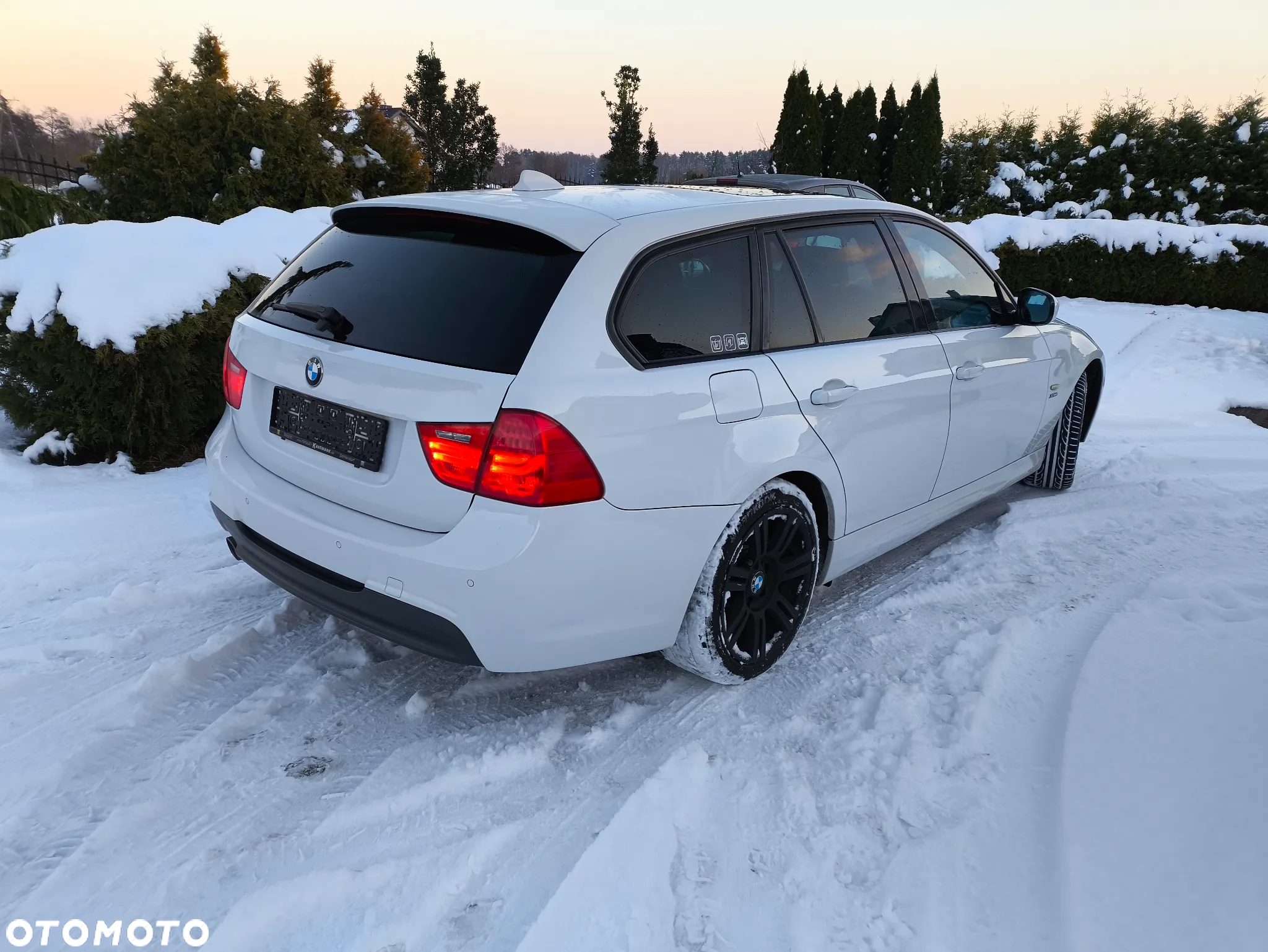 BMW Seria 3 320d xDrive DPF Touring - 4