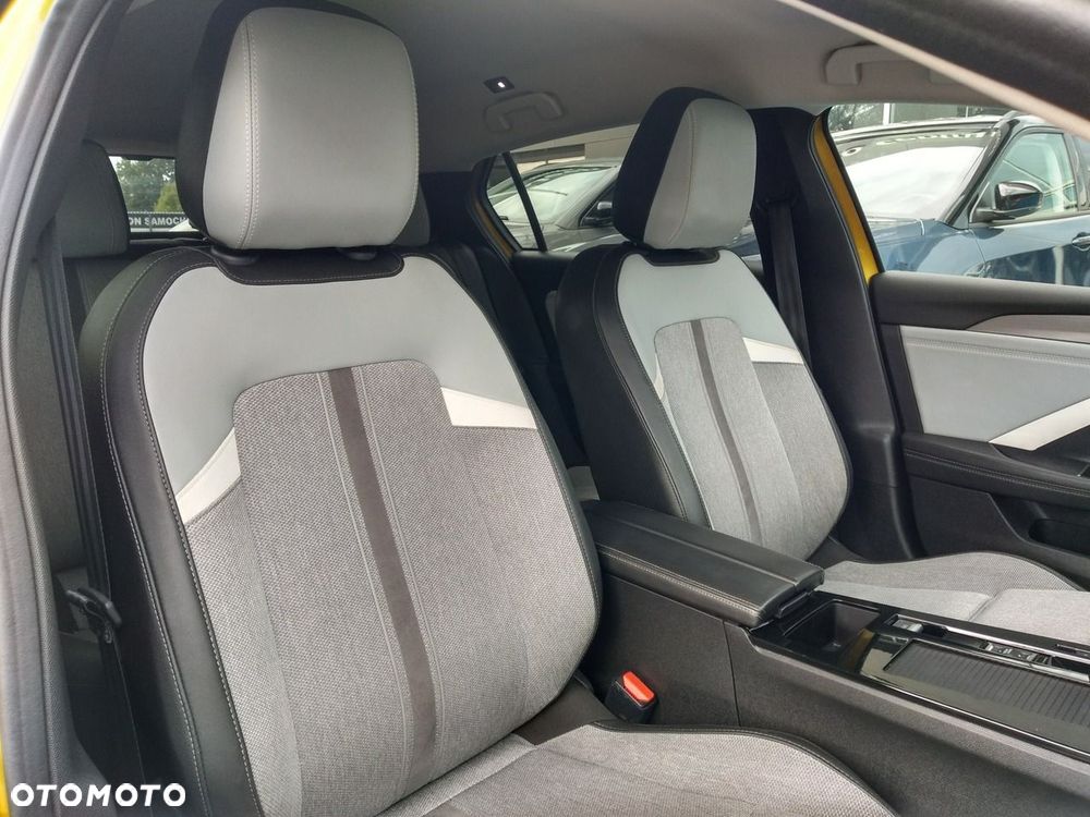 Opel Astra 1.2 T Elegance S&S - 32