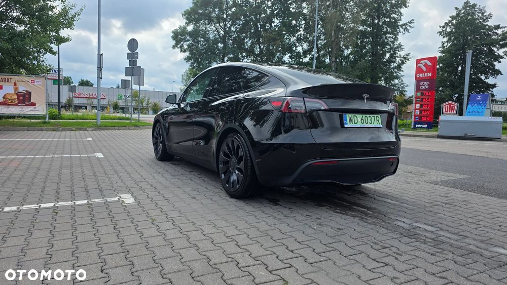 Tesla Model Y Performance AWD - 5
