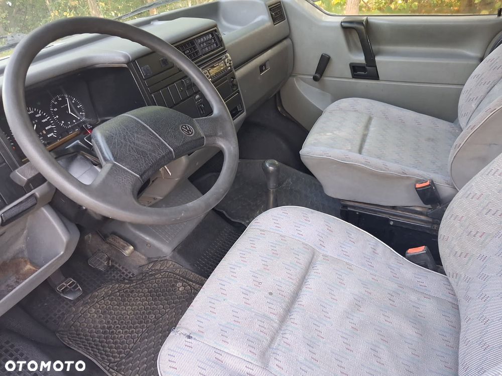 Volkswagen Caravelle - 7