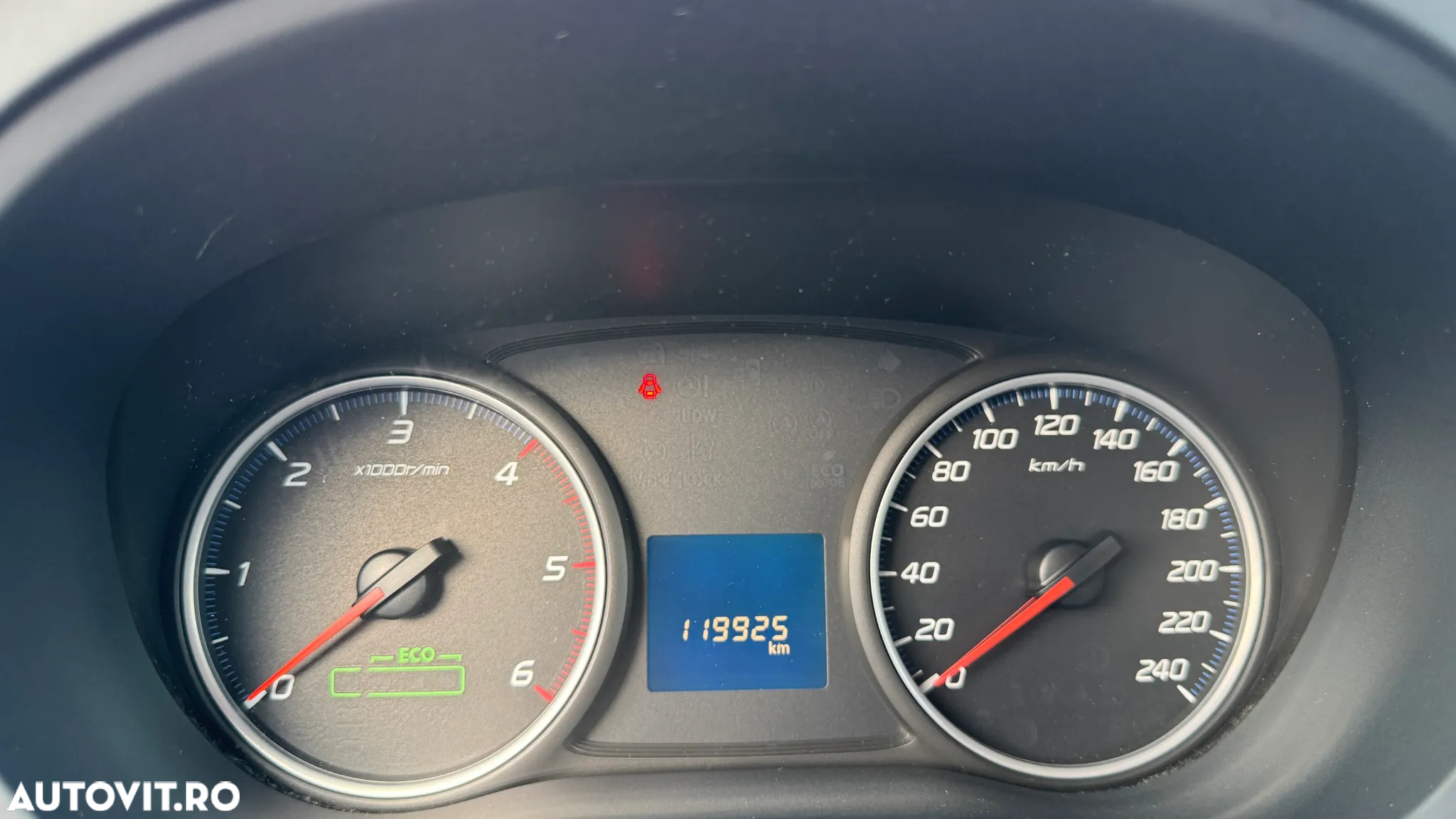 Mitsubishi Outlander - 10