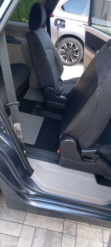 Mitsubishi Grandis - 4