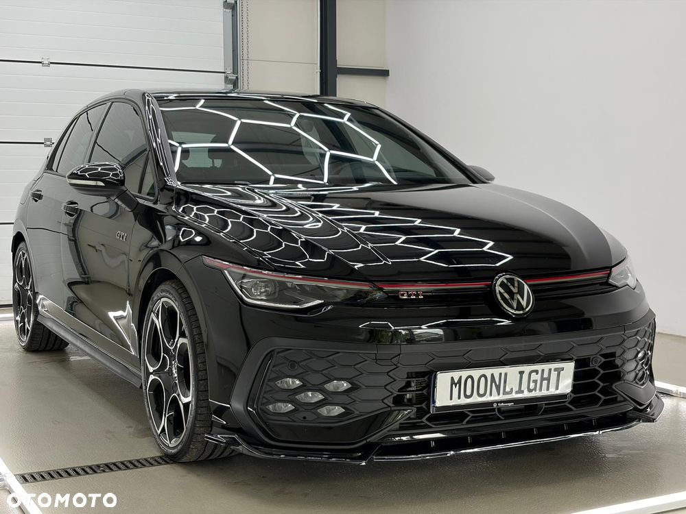 Volkswagen Golf - 1